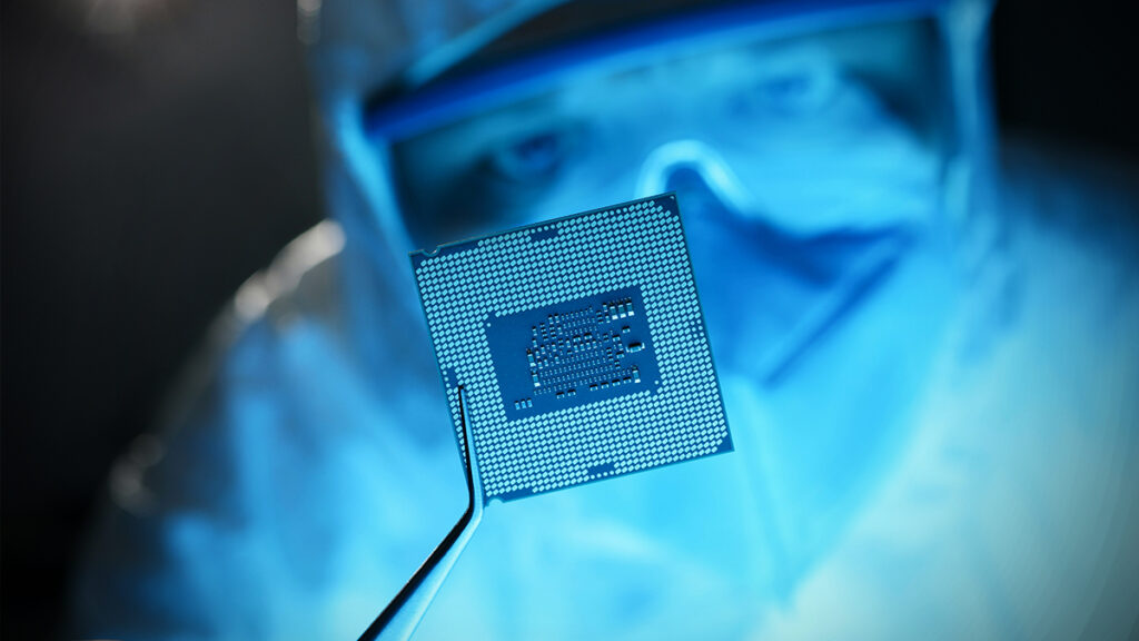 As the world’s biggest PFAS producers ramp up production of “forever chemicals” for the booming microchip industry, new research shows alternatives are widely available for this crucial sector.